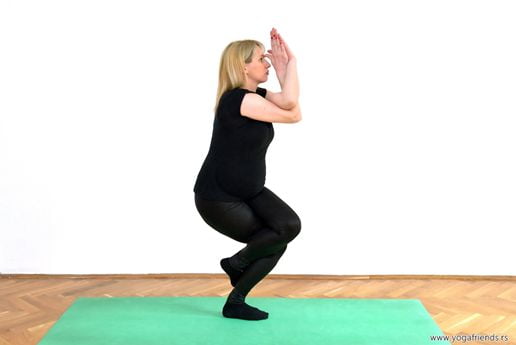 yoga-i-trudnica-vezba-balansa–orao-sa-strane