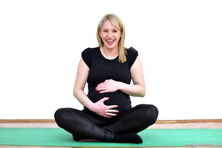 yoga-i-trudnica–vezba-smejanja-ruke