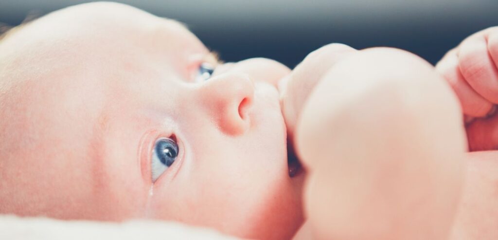 Znaci nicanja prvih mlecnih zuba kod bebe