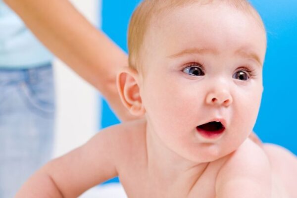 Masaža bebinih leđa