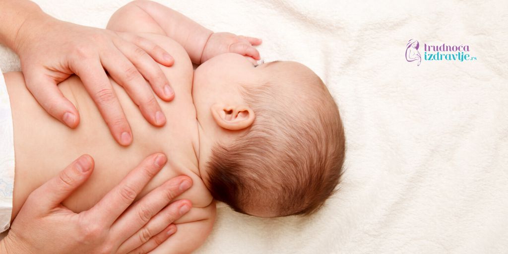 masaža bebinih leđa