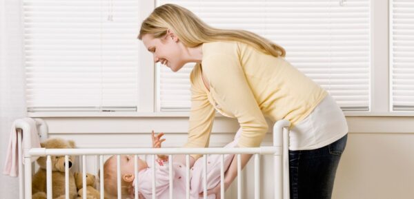 Bezbedno podizanje spuštanje i nošenje bebe 