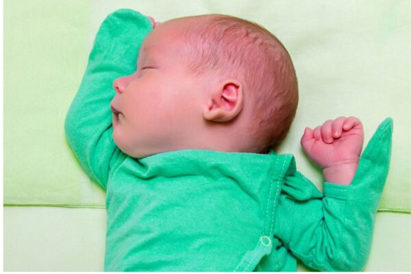 Spavanje bebe i preporučeni uslovi