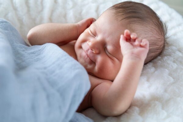 Spavanje bebe i preporučeni uslovi 