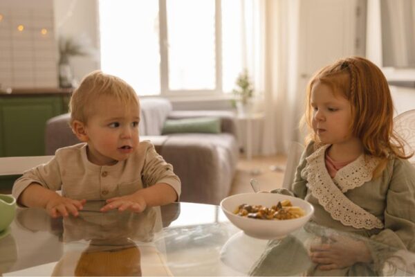 Dete za porodičnom trpezom