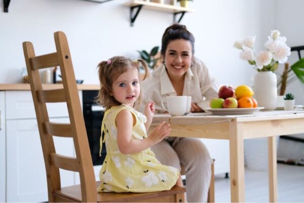 Dete za porodičnom trpezom 