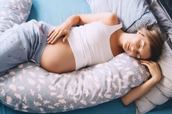 položaji za spavanje trudnica 