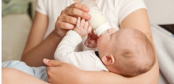 1 mesec novorodjenceta kakve su potrebe bebe za mlekom 