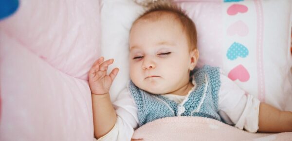 Kako se uspavljuju bebe, počev od 6 meseci