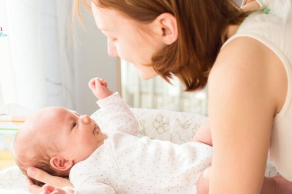 Bezbedno podizanje spuštanje i nošenje bebe