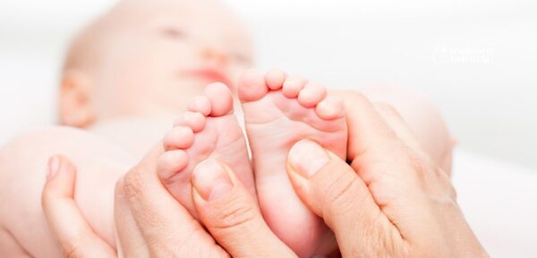 8 Načina Kako Možemo Pomoći kod Grčeva kod Bebe