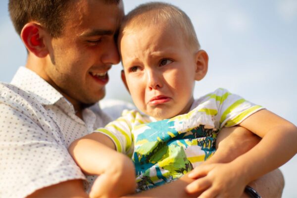 Kada je malo dete uznemireno i plače - Kako postupati?