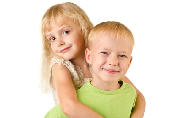 razlika u godinama između dece mala