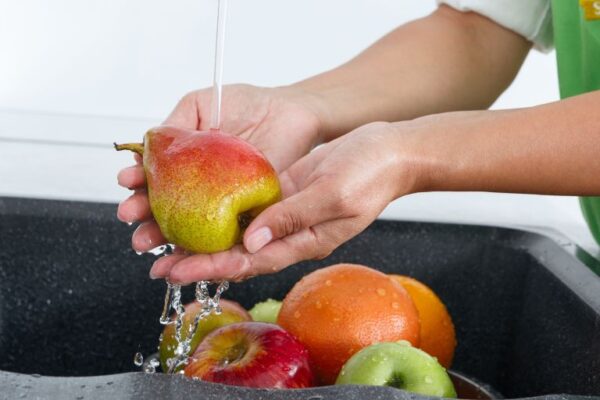 smanjiti kolicina pesticida u vocu i povrcu