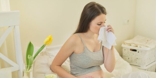Zašto dolazi do zapušenog nosa i pojačane sekrecije u trudnoći