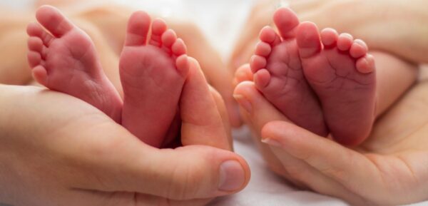 Dojenje blizanaca - Šta treba znati