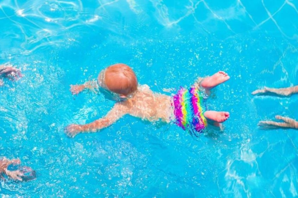 Plivanje sportić za bebu