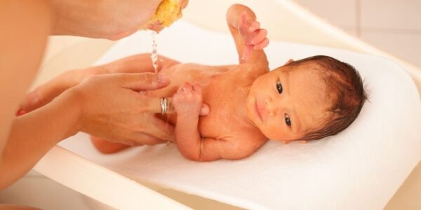 Kupanje i Nega Kože Bebe