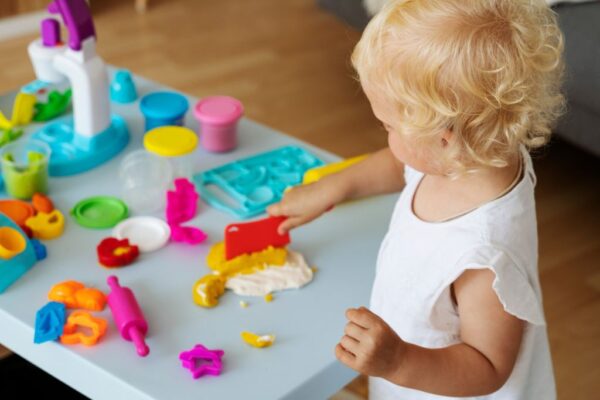 Kako i kada deca uče boje