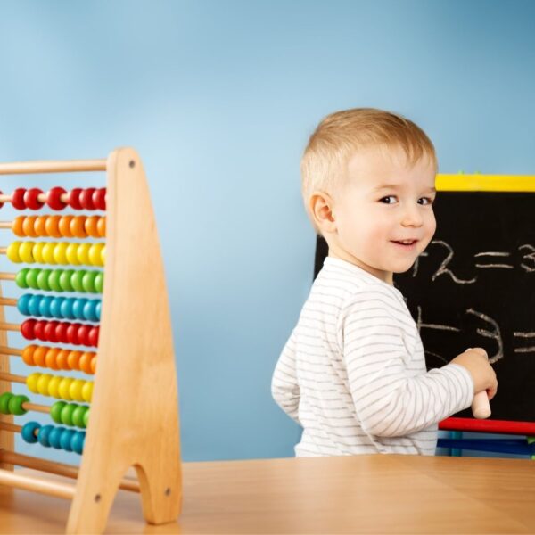 Kako i kada dete spoznaje i uči brojeve i brojanje od 25. meseca do školskog uzrasta?