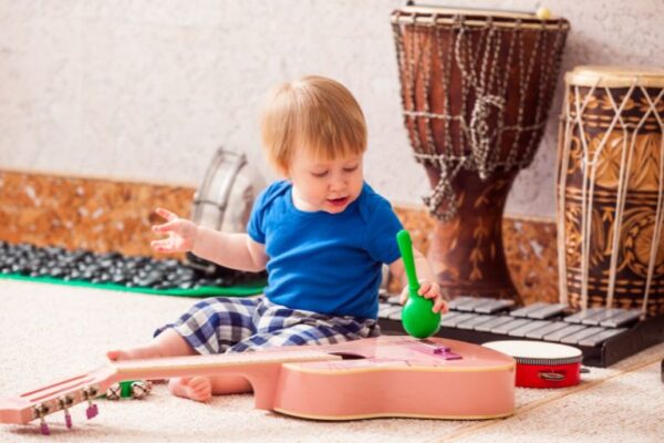Kako muzika utiče na razvoj beba i dece 