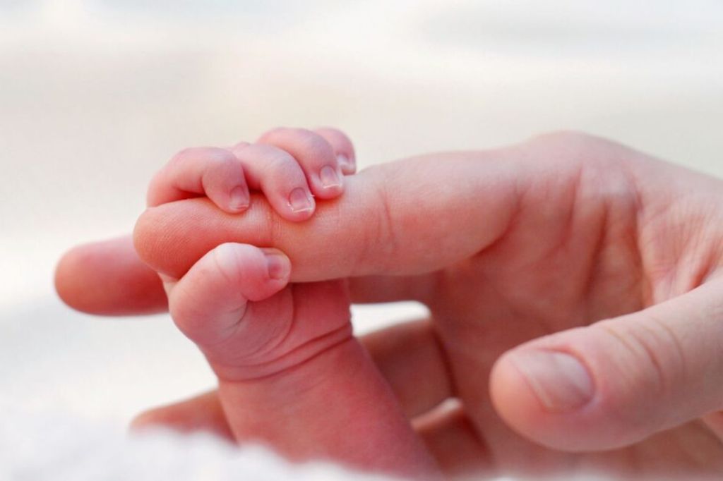 Otvaranje šake bebe