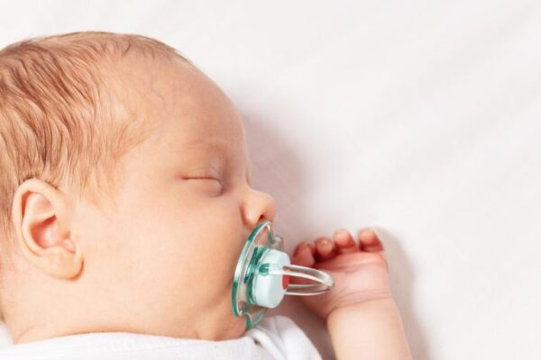 Dok beba uči da sisa