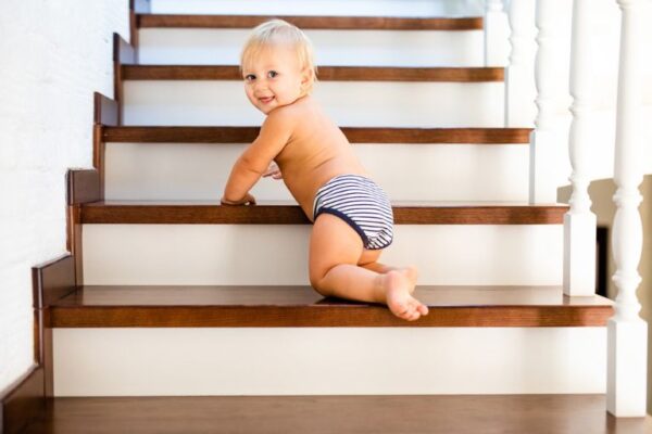 Padovi sa visine male dece 