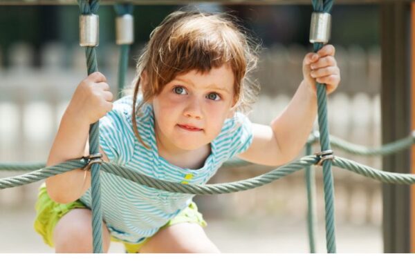 Padovi sa visine male dece 