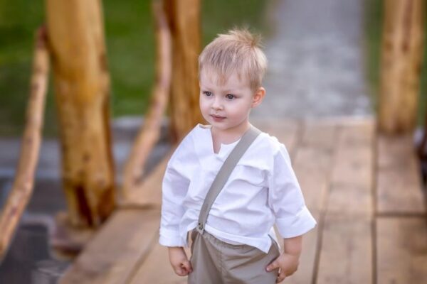 nauči da kaže svoje ime